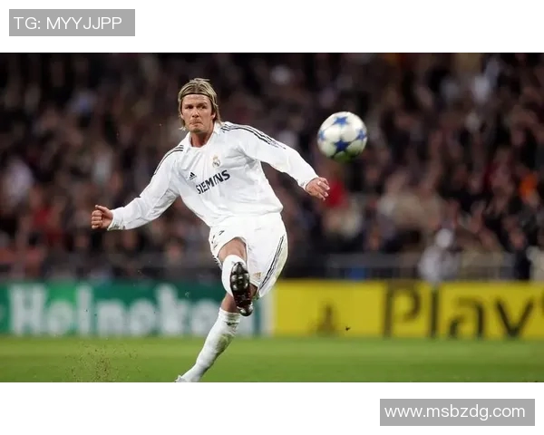 圆月弯刀的背后故事揭示了哪位足球明星的传奇人生与职业生涯