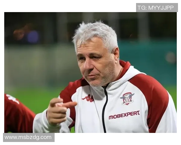 足球明星突然敲门的背后故事揭示了什么样的秘密与惊喜