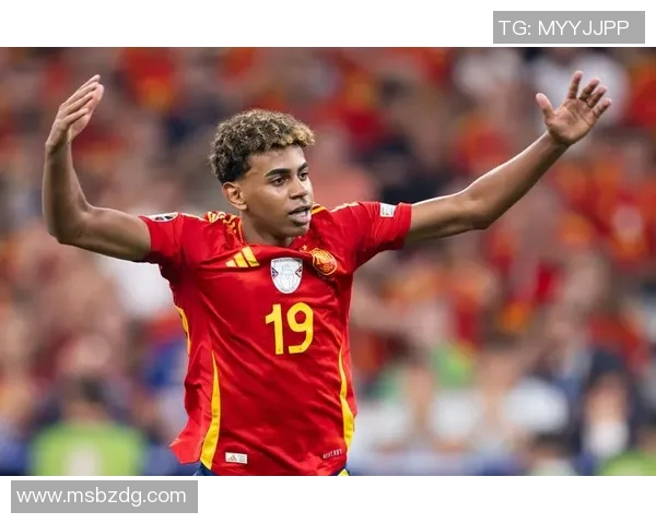 足球明星镂空艺术作品高清展示尽显运动魅力与创意风采 足球明星镂空艺术作品高清展示尽显运动魅力与创意风采