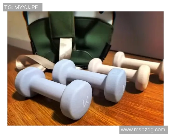 哑铃卧推重量如何选择才能有效提升肌肉力量与训练效果